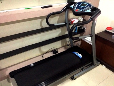 ----ขายแล้ว--- TREO T101-102 มอเตอร์ 1.75 ความเร็ว1-16 KM/H ปรับลาดชันได้ 3ระดับ มีโปรแกรมสำเร็จรูป 12 โปรแกรมทำงาน สายพานยังหนา สภาพสมบูรณ์ไม่ค่อยได้วิ่งครับ ราคาต่อรองได้ รับสินค้าได้ที่ ซอยสวนผัก ตลิ่งชัน กทม ครับ