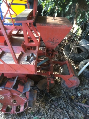 ขายเครื่องปลูกอ้อย พร้อมใช้ ราคา 45,000 ต่อรองได้ สนใจติดต่อ 095-9483869