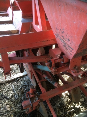 ขายเครื่องปลูกอ้อย พร้อมใช้ ราคา 45,000 ต่อรองได้ สนใจติดต่อ 095-9483869