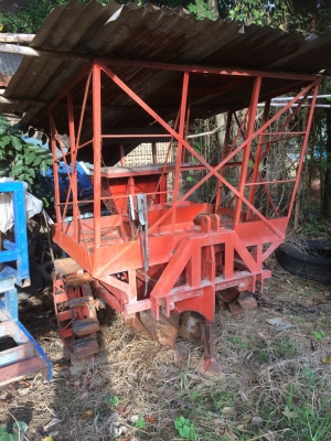 ขายเครื่องปลูกอ้อย พร้อมใช้ ราคา 45,000 ต่อรองได้ สนใจติดต่อ 095-9483869