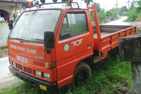 ISUZU NKR