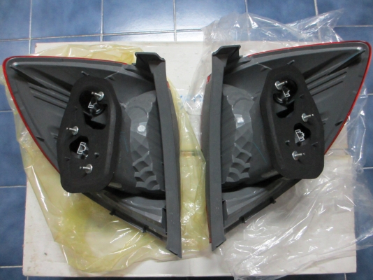 ไฟท้าย honda jazz ปี 2010 ของแท้คู่ละ 1500.-