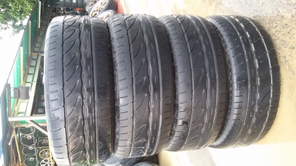 ขายยาง215 50 17บิสโตนปี11ชุดละ3800