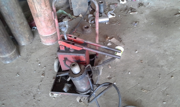 ลดราคา75000ขายเครื่องปั้มลมพูม่าไฟ3เฟส3หัวเกือบใหม่ บล็อกถอดล้อยี่ห้อโคเก้นของญี่ปุ่นเกือบใหม่ แท่นปะยาง แม่แรงไฮดรอริก และอุปกรณ์อื่นๆเกี่ยวกับการปะยางรถบรรทุก