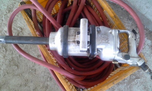 ลดราคา75000ขายเครื่องปั้มลมพูม่าไฟ3เฟส3หัวเกือบใหม่ บล็อกถอดล้อยี่ห้อโคเก้นของญี่ปุ่นเกือบใหม่ แท่นปะยาง แม่แรงไฮดรอริก และอุปกรณ์อื่นๆเกี่ยวกับการปะยางรถบรรทุก