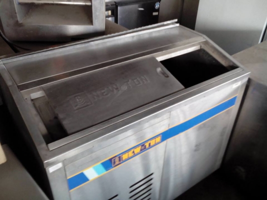 ขายเครื่องทำน้ำเเข็งเกล็ด มือสอง