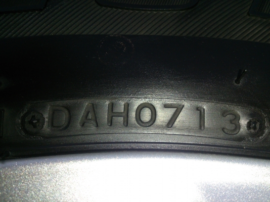 ขายแม็กALL NEW ISUZU พร้อมยางบริสโตน 255/65R17 ยางสัปดาห์ที่07ปี13 ดอกเต็มยางสวยนิ่มลึกเท่ากันไม่ร้าวไม่แตกลายไม่กินข้าง (สภาพแม็กยาง95\%น้องๆป้ายแดง) จำนวน 1 ชุด