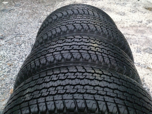 ขายแม็กALL NEW ISUZU พร้อมยางบริสโตน 255/65R17 ยางสัปดาห์ที่07ปี13 ดอกเต็มยางสวยนิ่มลึกเท่ากันไม่ร้าวไม่แตกลายไม่กินข้าง (สภาพแม็กยาง95\%น้องๆป้ายแดง) จำนวน 1 ชุด