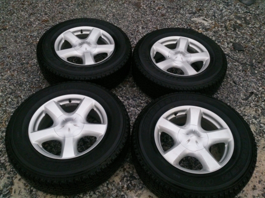 ขายแม็กALL NEW ISUZU พร้อมยางบริสโตน 255/65R17 ยางสัปดาห์ที่07ปี13 ดอกเต็มยางสวยนิ่มลึกเท่ากันไม่ร้าวไม่แตกลายไม่กินข้าง (สภาพแม็กยาง95\%น้องๆป้ายแดง) จำนวน 1 ชุด