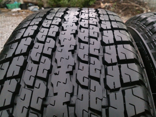 ขายแม็กALL NEW ISUZU พร้อมยางบริสโตน 255/65R17 ยางสัปดาห์ที่07ปี13 ดอกเต็มยางสวยนิ่มลึกเท่ากันไม่ร้าวไม่แตกลายไม่กินข้าง (สภาพแม็กยาง95\%น้องๆป้ายแดง) จำนวน 1 ชุด