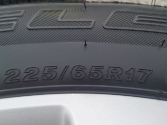 ขายแม็กพร้อมยางถอดป้ายแดงHONDA CRV ขอบ17 ยางบริสโตน225/65R17 ยางสัปดาห์ที่48ปี13 (ตุ่มหน้ายางยังอยู่ครบใหม่ๆ) จำนวน 1 ชุด