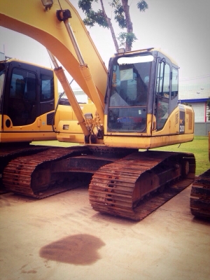 ขายด่วน..!! Komatsu PC200-7 ไมล์ชม.3,700(ขายตามสภาพ)