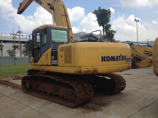 ขายด่วน..!! Komatsu PC200-7 ไมล์ชม.3,700(ขายตามสภาพ)