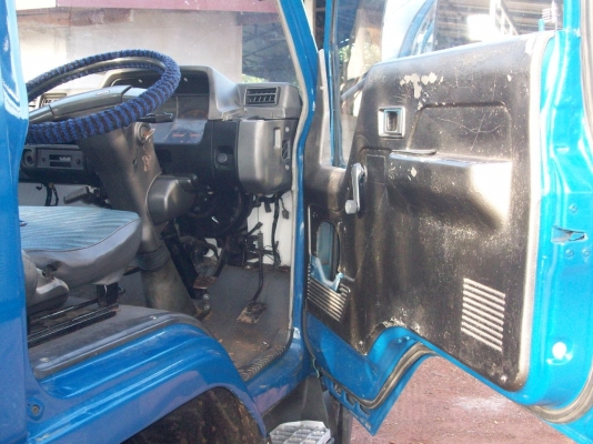 รถบรรทุก 6 ล้อ สภาพสวย เครื่อง 115 แรงมา พร้อมใช้งานครับ