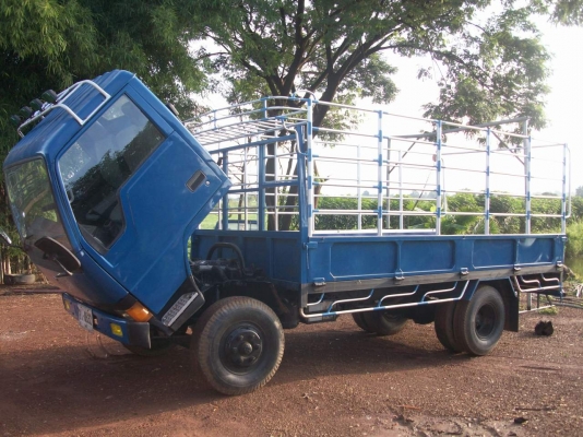 รถบรรทุก 6 ล้อ สภาพสวย เครื่อง 115 แรงมา พร้อมใช้งานครับ