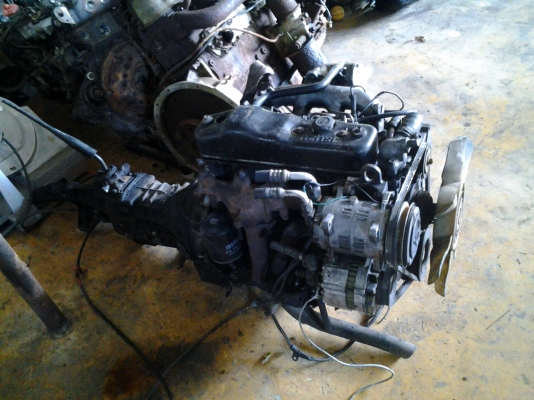 ขายเครื่องอีซูซุ 2800cc พร้อมเกียร์เครื่องสวยครับมาลองได้เลยพร้อมเลข ขาย 35000 บาท