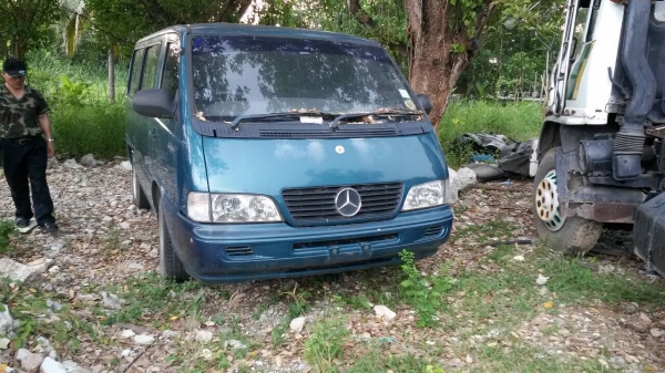 ขายรถตู้เบนซ์ ไม่มีเกียร์ไม่มีทะเบียน สภาพสวยเอาไปทำตู้นอนหรือขายของหรือทำอะไหล่ ขาย 65000 บาทครับ