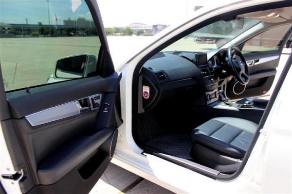 2010BENZ,C230 2.5AMGมือเดียวท๊อปสุดออกBenz Thailandประกอบนอก จอNavi วิ่ง6หมื่นโล