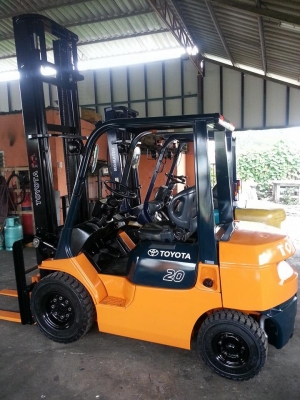 ขาย ฟอล์คลิฟต์ 2 ตัน TOYOTA 7FD20  ดีเซล เสายกสูง 5 เมตร