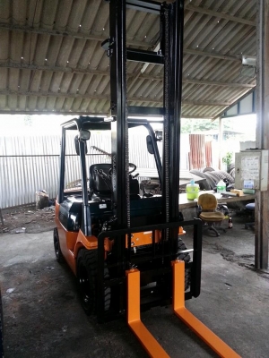 ขาย ฟอล์คลิฟต์ 2 ตัน TOYOTA 7FD20  ดีเซล เสายกสูง 5 เมตร