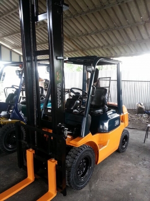 ขาย ฟอล์คลิฟต์ 2 ตัน TOYOTA 7FD20  ดีเซล เสายกสูง 5 เมตร