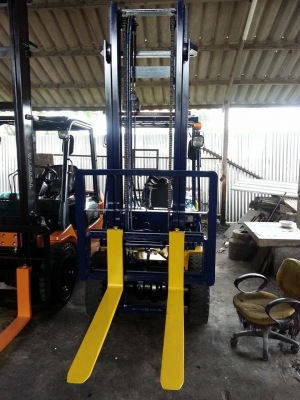 ขาย ฟอล์คลิฟต์ 2.5 ตัน KOMATSU FD25C-14 ขาย ฟอล์คลิฟต์ 2.5 ตัน KOMATSU FD25C-14