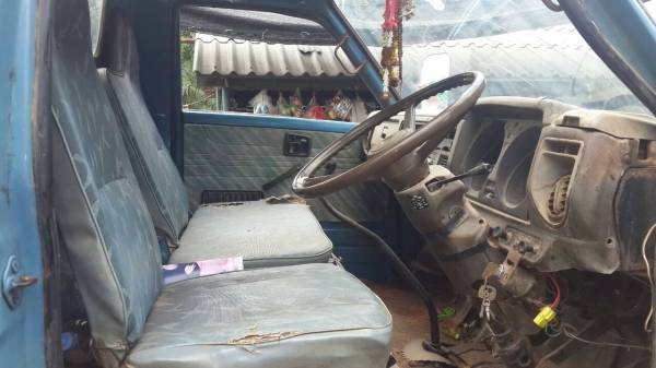 Isuzu 6ล้อ KS เครื่อง 110 ฝาดำ พวงมาลัยเพาเวอร์ เอกสารพน้อมโอน