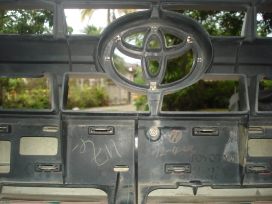 กระจังหน้า ไทเกอร์ D4D รุ่น 4WD พรีรันเนอร์ แท้ศูนย์