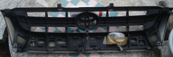 กระจังหน้า ไทเกอร์ D4D รุ่น 4WD พรีรันเนอร์ แท้ศูนย์