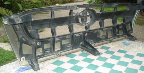 กระจังหน้า ไทเกอร์ D4D รุ่น 4WD พรีรันเนอร์ แท้ศูนย์