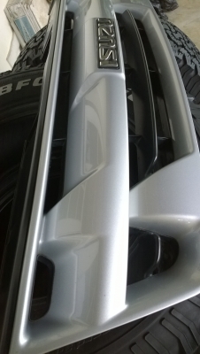 ขายกระจังหน้าแท้ติดรถ แพลตตินั่ม ตัวยกสูงสภาพสวยๆครับ