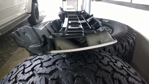 ขายกระจังหน้าแท้ติดรถ แพลตตินั่ม ตัวยกสูงสภาพสวยๆครับ