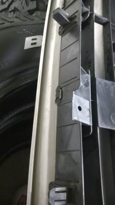 ขายกระจังหน้าแท้ติดรถ แพลตตินั่ม ตัวยกสูงสภาพสวยๆครับ