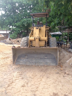 ขายรถตักล้อยาง 510 สีเหลืองสภาพ OK ราคา 720000