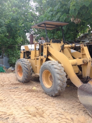 ขายรถตักล้อยาง 510 สีเหลืองสภาพ OK ราคา 720000