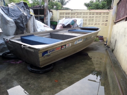 เรือปิเนียม QUINTREX 12 ฟุต
