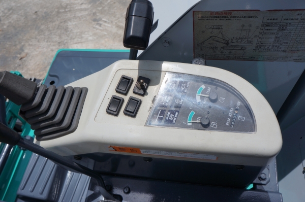 ขายรถขุด IHI 30J มีลายใส่หัวกระแทก ขายรถขุด IHI 30J มีลายใส่หัวกระแทก