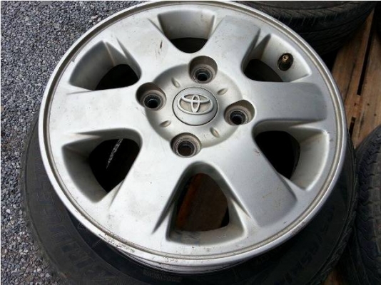 ขายแม๊ก civic ถอดป้ายแดง แม๊ก Avanza ยาง 215/65/16 พร้อมล้อ 1 ชุดครับ ขายแม๊ก civic ถอดป้ายแดง แม๊ก Avanza ยาง 215/65/16 พร้อมล้อ 1 ชุดครับ