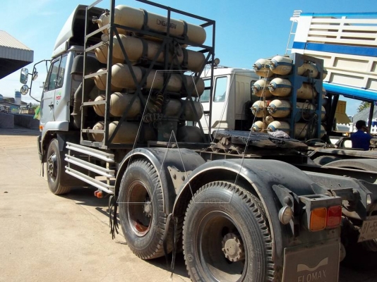 ขาย หัวลากนิสสันยูดี 320 แรง / ปี 49 /  ติดแก๊ส NGV 100\% 10 ถัง ระบบหัวฉีด