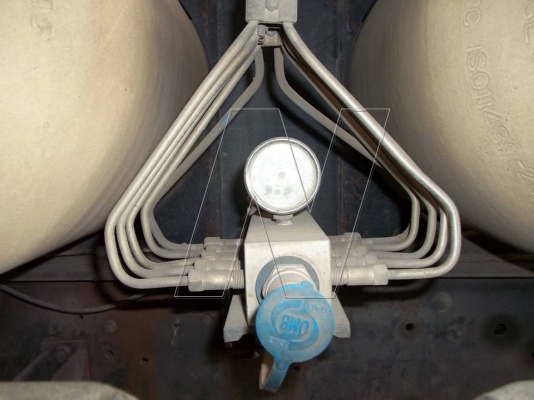 ขาย หัวลากนิสสันยูดี 320 แรง / ปี 49 /  ติดแก๊ส NGV 100\% 10 ถัง ระบบหัวฉีด