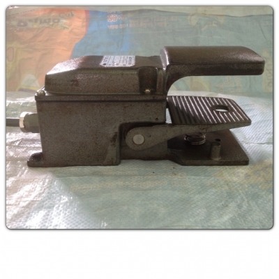 ขายสวิทช์เท้าเหยียบ Foot Switch Idec Japan