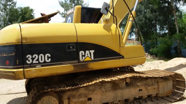 ขายเหมา 3คัน CAT3 20C สภาพสวยพร้อมใช้ ราคาต่อรองได้ ติดต่อได้ที่คุณ อ๊อฟ พิจิตร 086-737-9991