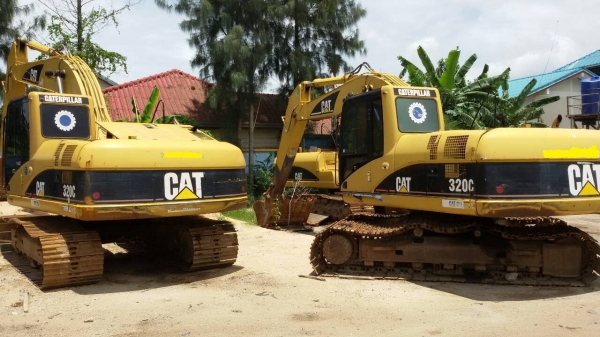 ขายเหมา 3คัน CAT3 20C สภาพสวยพร้อมใช้ ราคาต่อรองได้ ติดต่อได้ที่คุณ อ๊อฟ พิจิตร 086-737-9991
