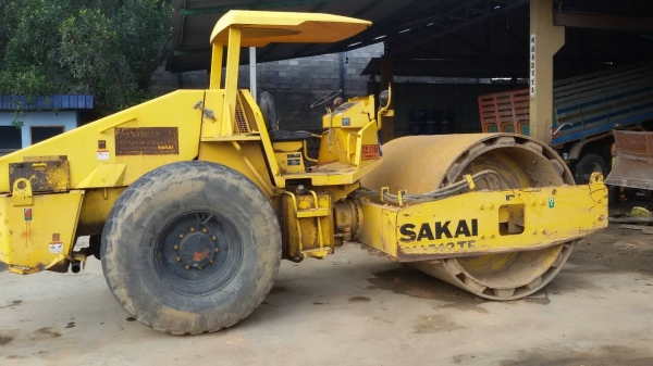 ขายรถบด SAKAI SV512TFเรียบหุ้มหนาม สภาพสวยพร้อมใช้ ติดต่อได้ที่คุณ อ๊อฟ พิจิตร 086-737-9991