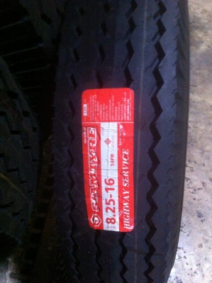 ยางรถบรรทุก 8.25R16 highway  เรเดียล ราคา 4500 บาท