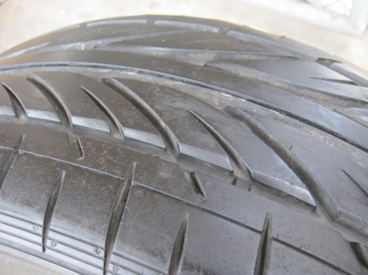 ยาง 215-45 17 สดๆใหม่ๆปี  12 1คู่  2300