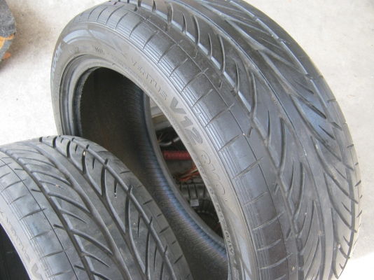 ยาง 215-45 17 สดๆใหม่ๆปี  12 1คู่  2300