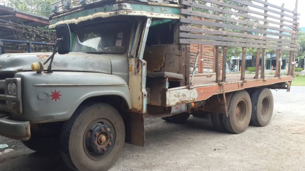 สิบล้อเพลาเดียว เครื่อง EH700 พวงมาลัยเพาเวอร์ เบรคจิฟฟี่ เกียร์ร๊อก6สปีดช่วงล่างไอ้หลงแพใหญ่