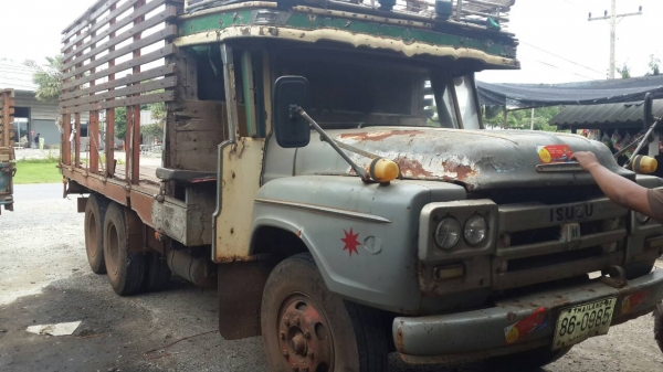 สิบล้อเพลาเดียว เครื่อง EH700 พวงมาลัยเพาเวอร์ เบรคจิฟฟี่ เกียร์ร๊อก6สปีดช่วงล่างไอ้หลงแพใหญ่