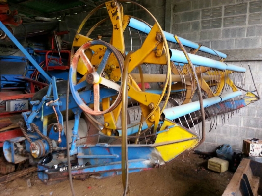 ขายรถเกี่ยวศักดิ์พัฒนา อุ้ม2.5ตัน ตัวเดิน10 ปั้ม23ไดกิ้น เครื่อง6HL1 เครื่องดี ช่วงล่างดี ทำงานเร็ว สภาพพร้อมใช้งาน สนใจโทร090-8588220คุณนะ ID:narong498 หรือwww.truck.in.th/498